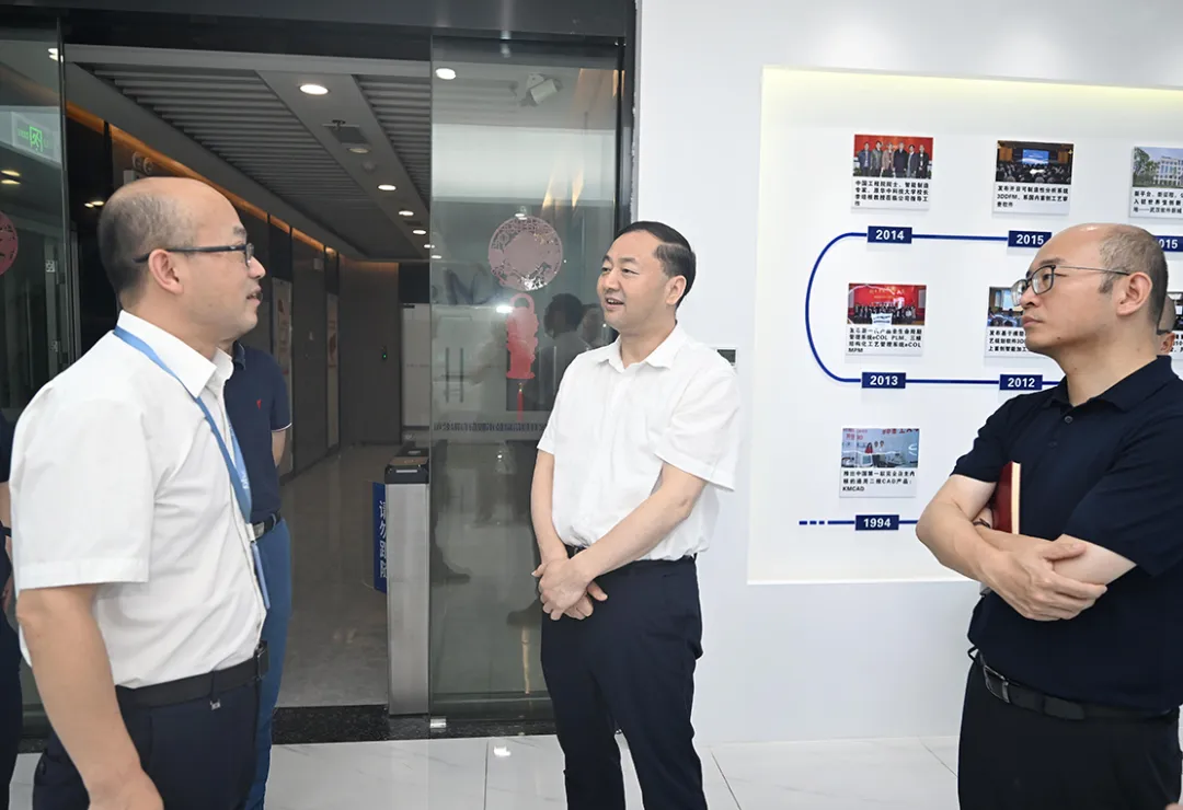 武汉市委常委、东湖高新区党工委书记杜海洋一行莅临英国正版365官方网站考察调研